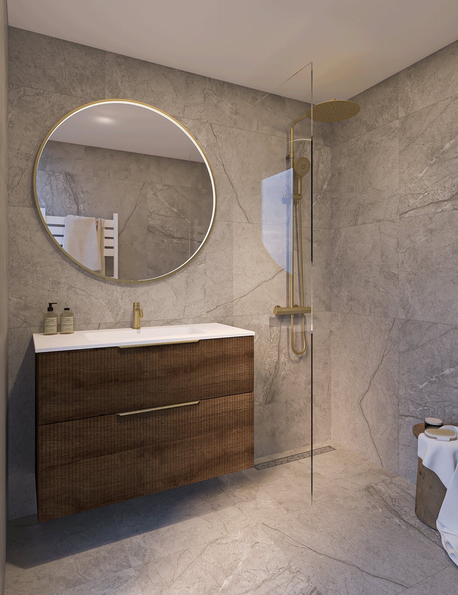 Badkamer met marmerlook-tegels, zwevend wastafelmeubel en inloopdouche in een transformatieproject in Maastricht.